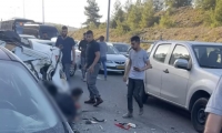 6 إصابات منها خطيرة بحادث طرق بين حافلة وسيارتين خصوصيتين قرب القدس